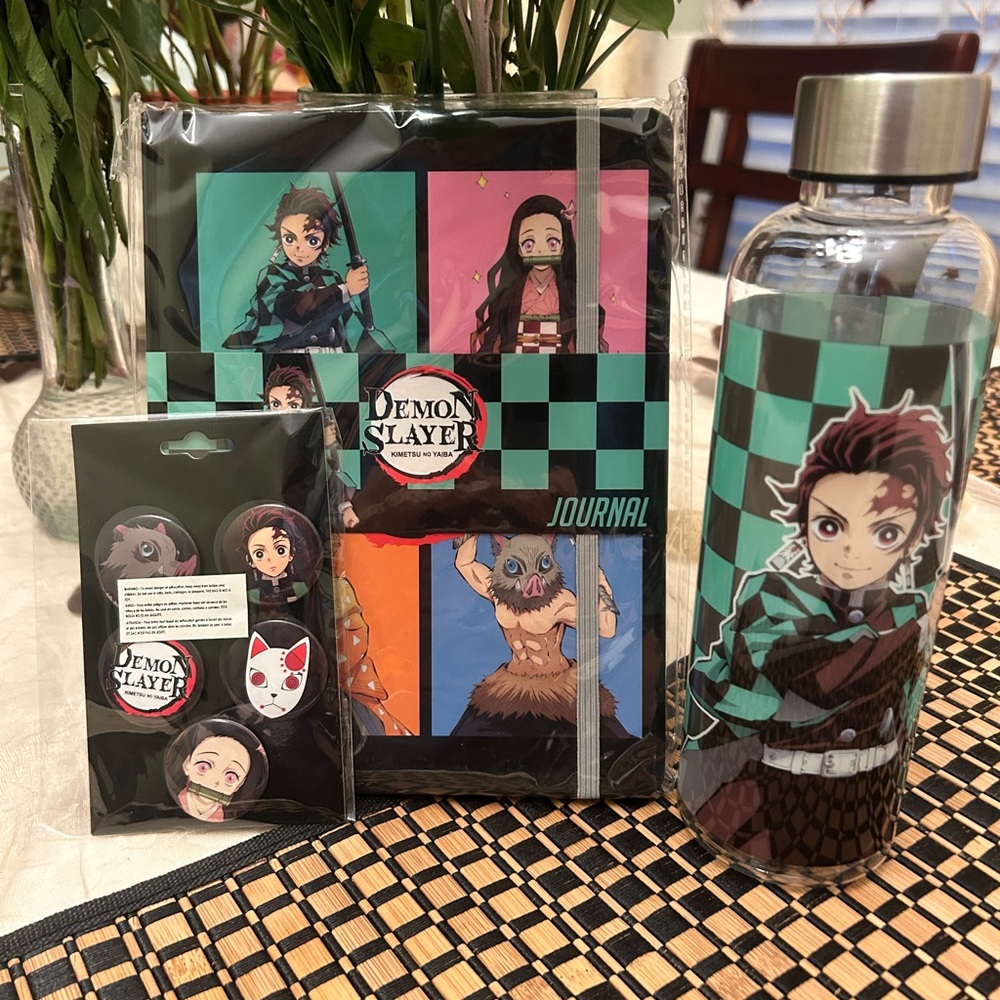 Demon Slayer Gift Set - Picture 3 of 4